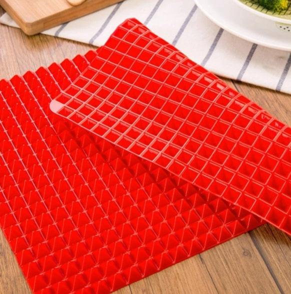 Non-Stick Silicone Pyramid Baking Mat – Heat-Resistant BBQ Cooking Grid for Oven & Microwave Use
