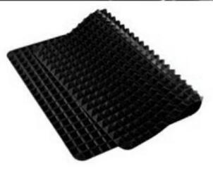 Non-Stick Silicone Pyramid Baking Mat – Heat-Resistant BBQ Cooking Grid for Oven & Microwave Use
